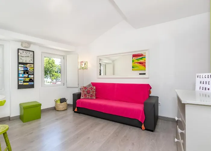Apartamento Com Escada E Patio, Em Frente Praia