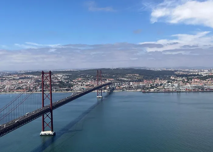 Apartamento Com Escada E Patio, Em Frente Praia