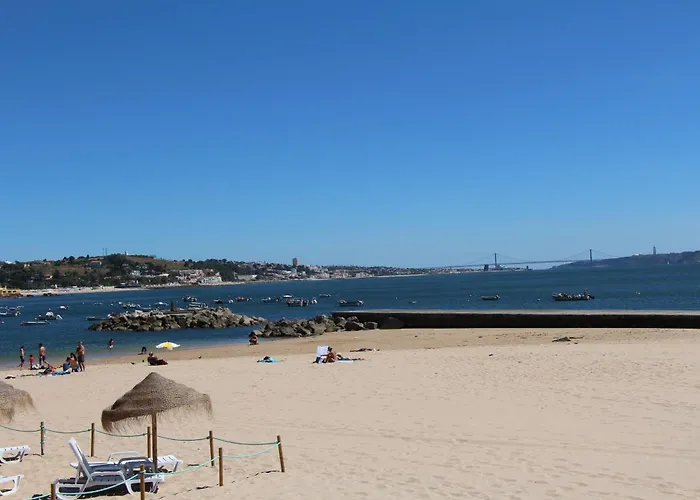 Apartamento Com Escada E Patio, Em Frente Praia
