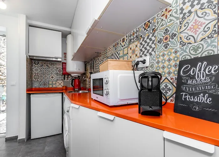 Apartamento Com Escada E Patio, Em Frente Praia